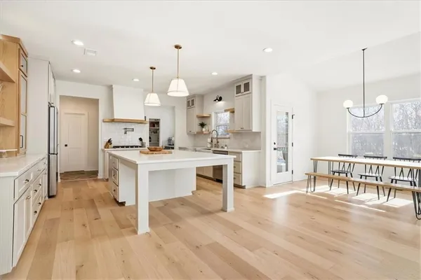 $784,900 | 17711 Mission Ridge, Smithville, MO 64089