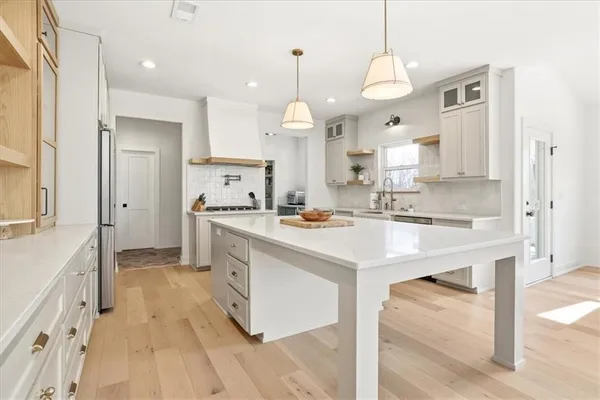 $784,900 | 17711 Mission Ridge, Smithville, MO 64089