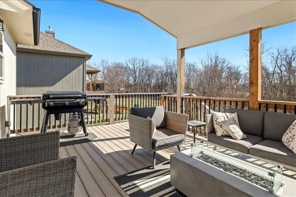 $784,900 | 17711 Mission Ridge, Smithville, MO 64089