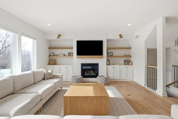 $784,900 | 17711 Mission Ridge, Smithville, MO 64089