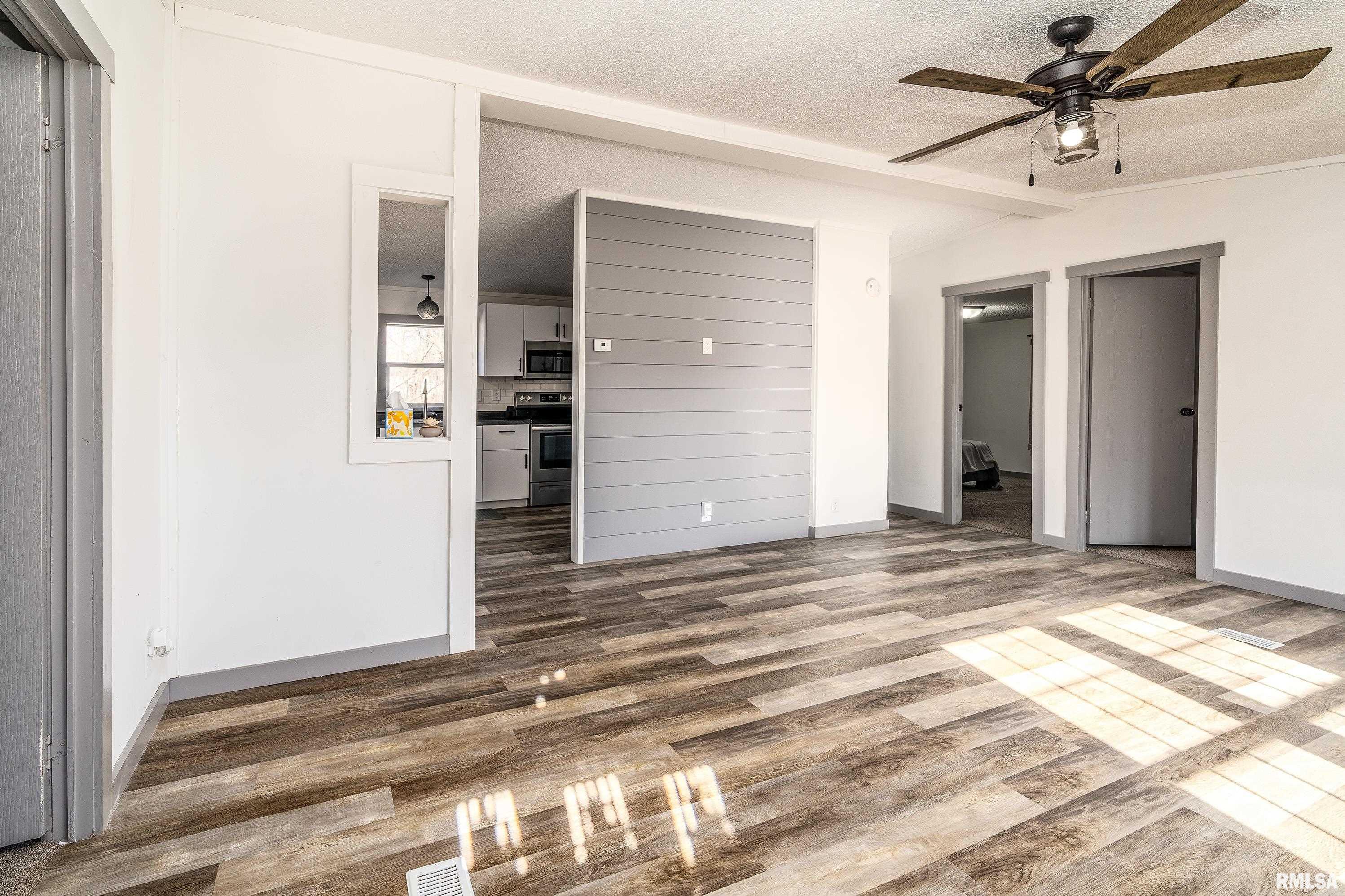 501 Tower Road Herrin, IL 62948 - Photo 7 of 27