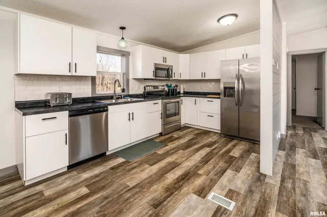 $168,000 | 501 Tower Road, Herrin, IL 62948