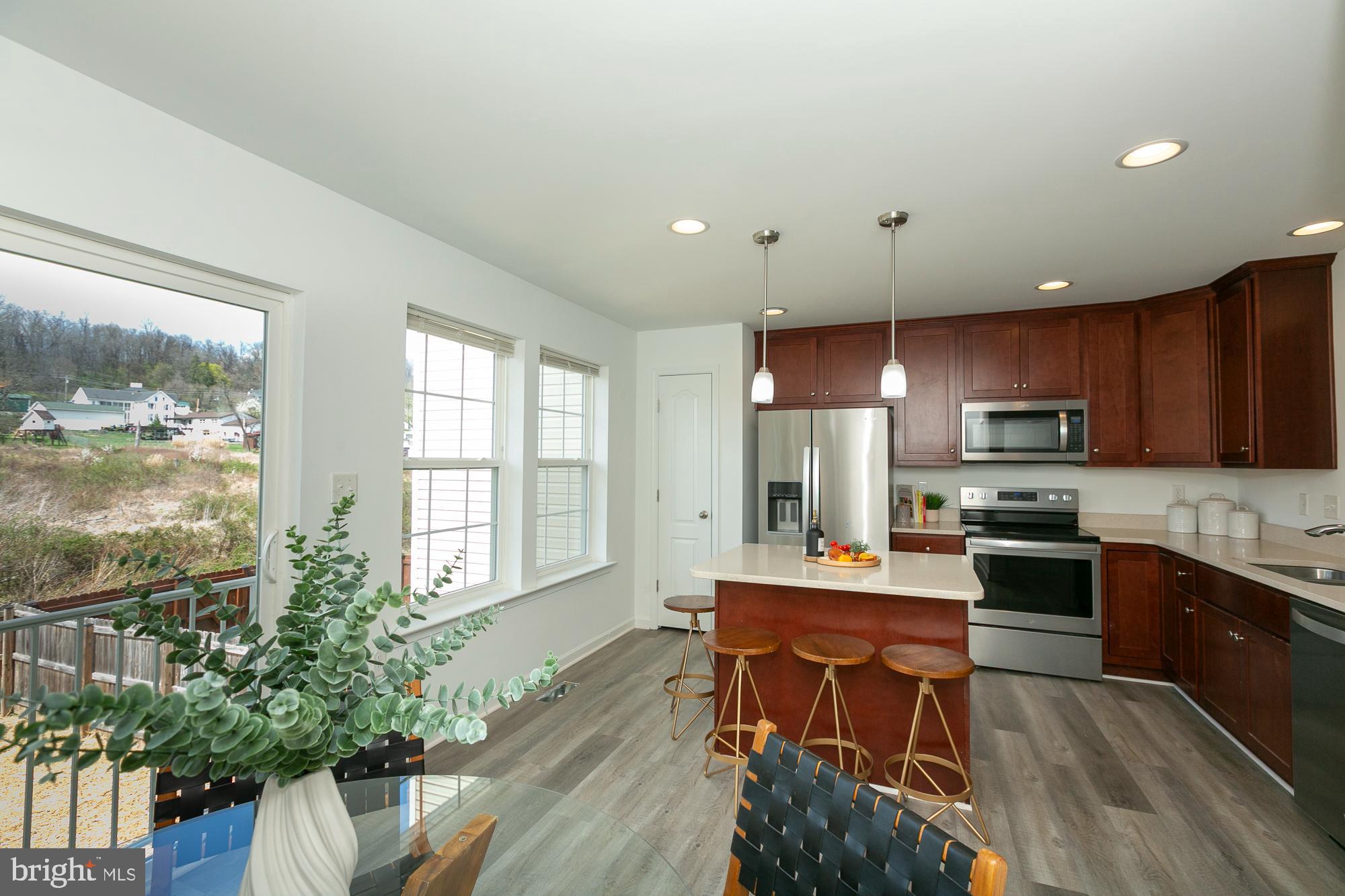 437 Rumbling Rock Road Hedgesville, WV 25427 - Photo 5 of 44