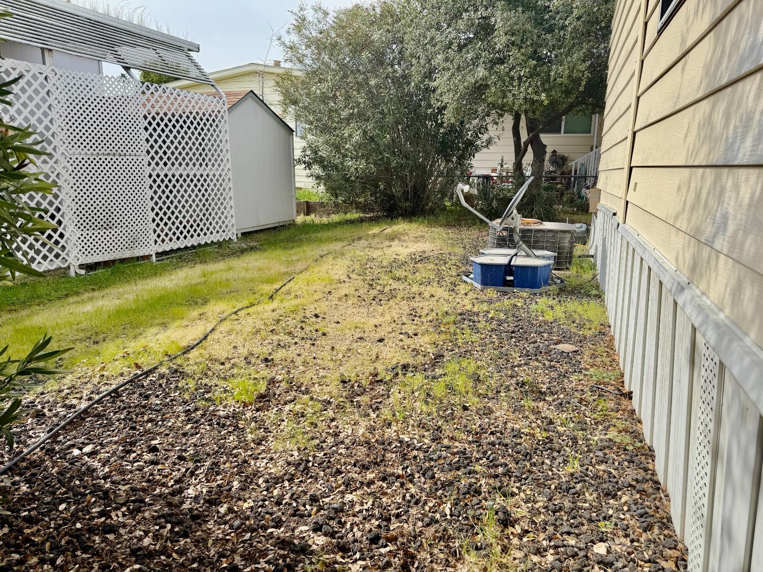 68 Yefim Roseville, CA 95661 - Photo 27 of 35 a view of a backyard with wooden fence