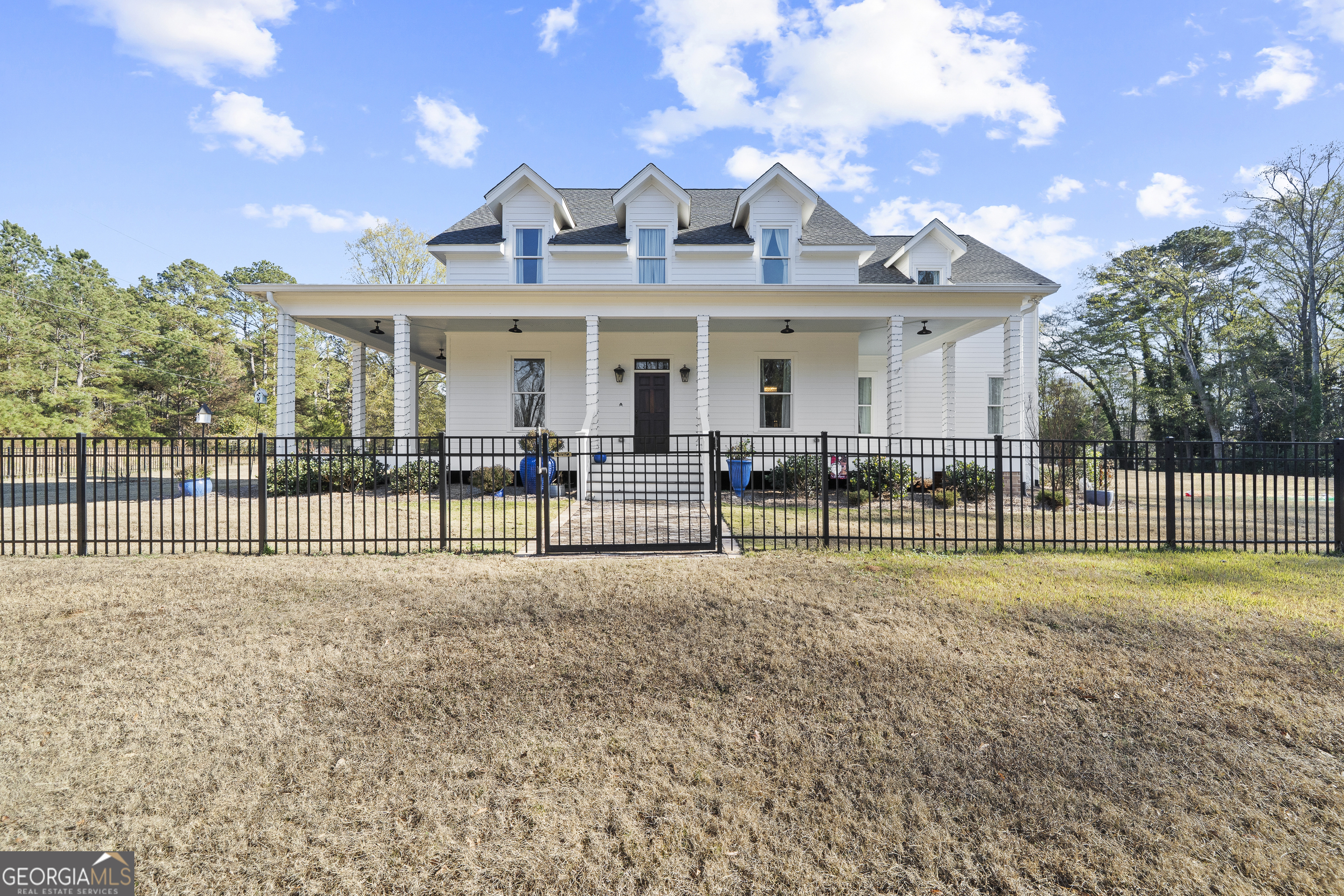 855 Jasper Street Madison, GA 30650 - Photo 1 of 46 a view of a house with a big yard and large tree