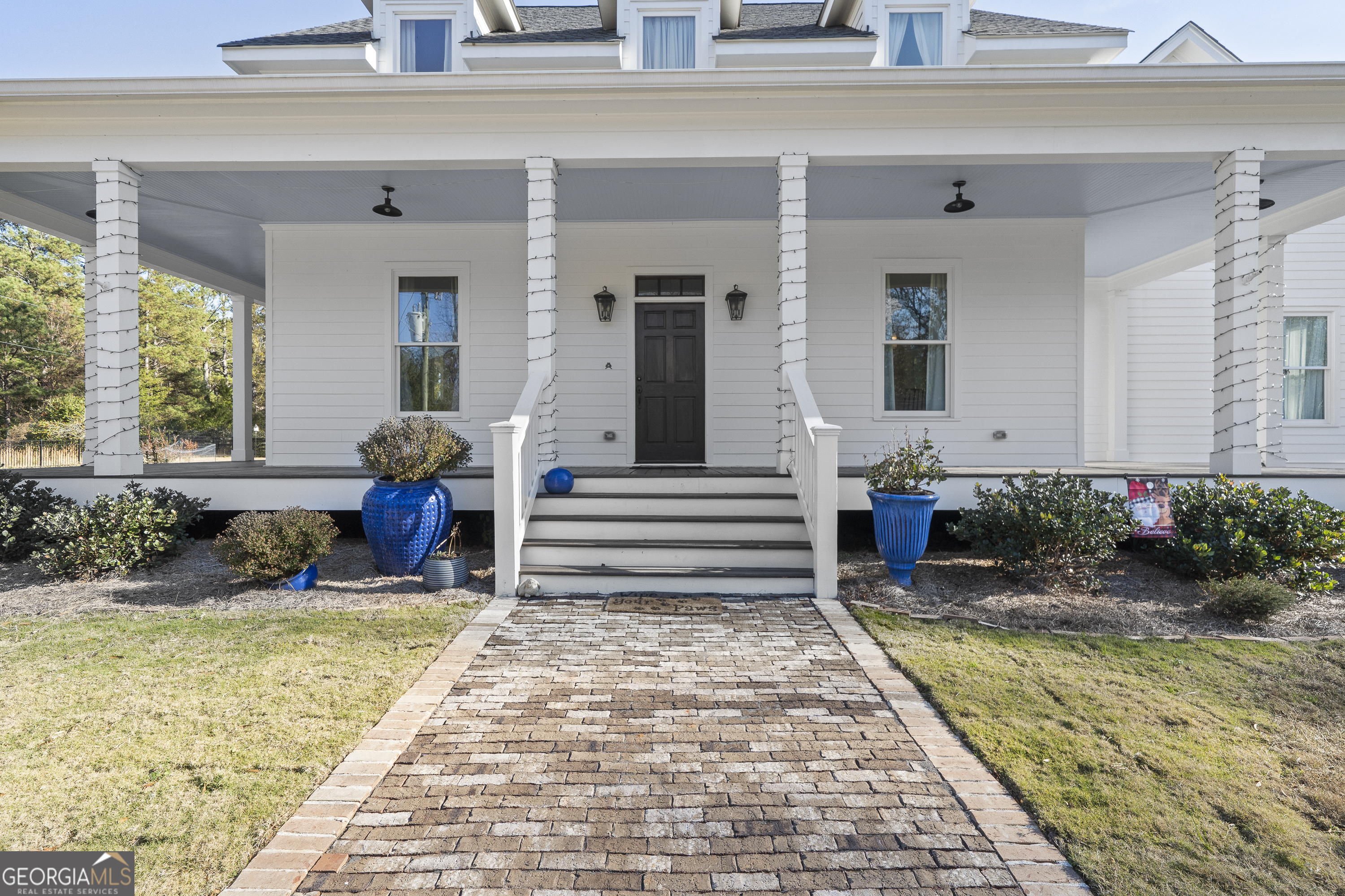 855 Jasper Street Madison, GA 30650 - Photo 2 of 46 a front view of a house