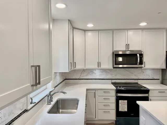 $474,000 | 215 High Street, Unit 20, Taunton, MA 02780