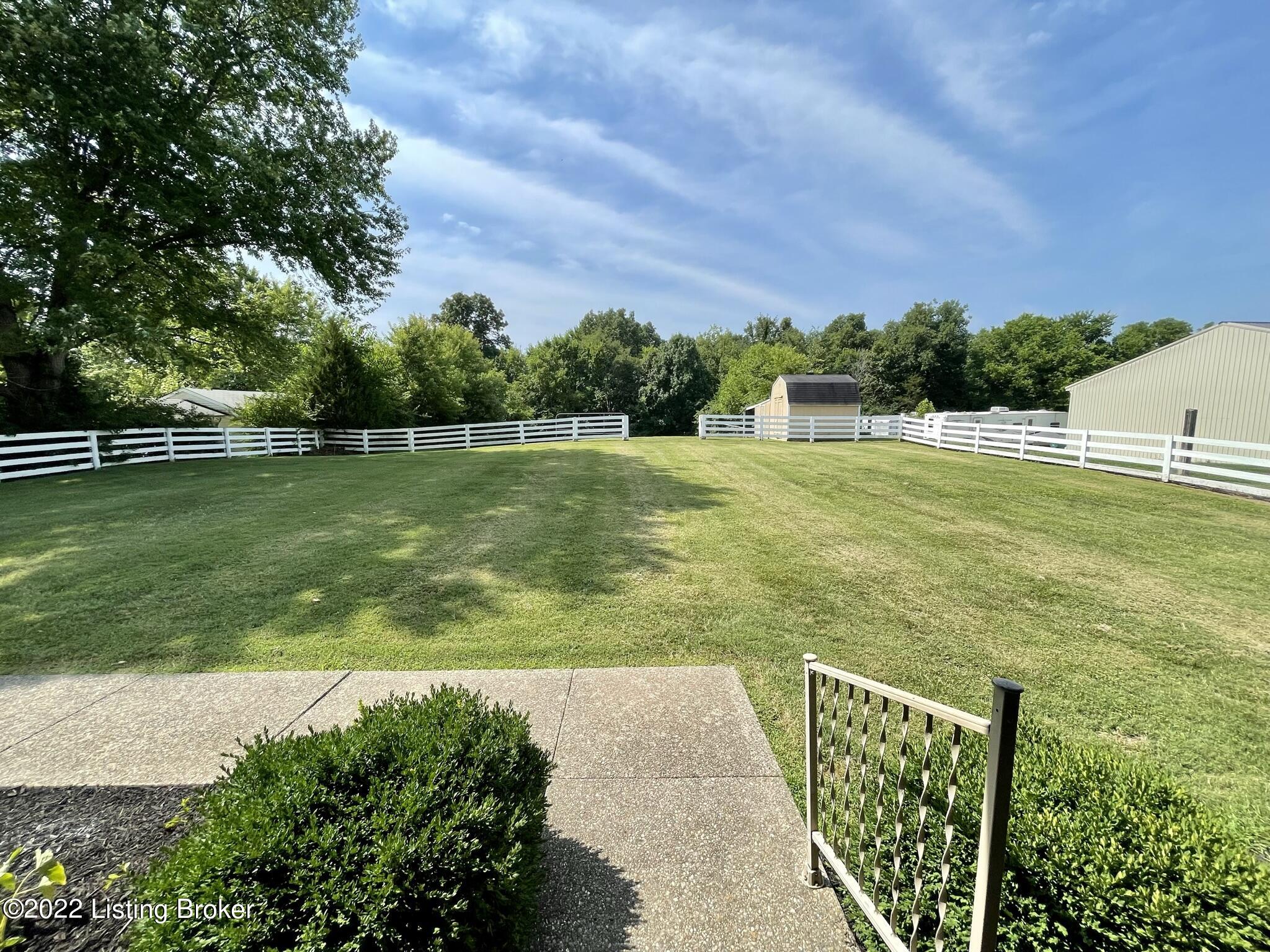 9504 Independence School Road Louisville, KY 40291 - Photo 7 of 31 FullSizeRender-12