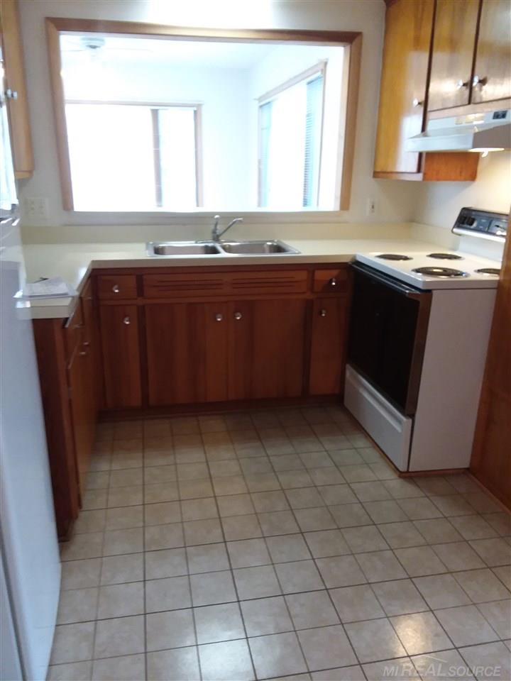 2162 Vernier Road Grosse Pointe, MI 48236 - Photo 3 of 23