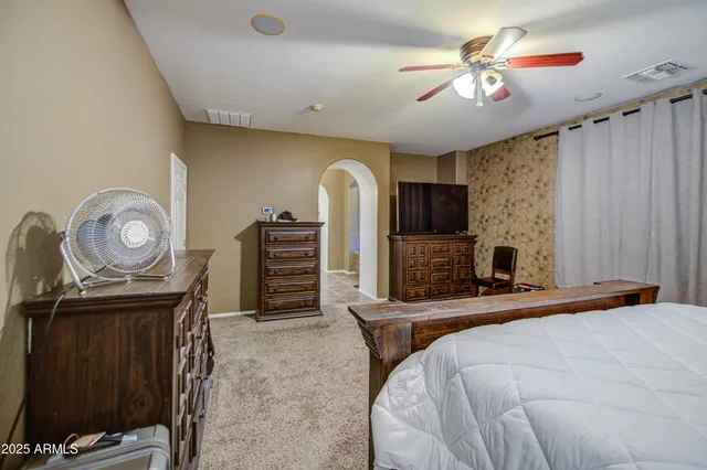 a view of entryway with interior