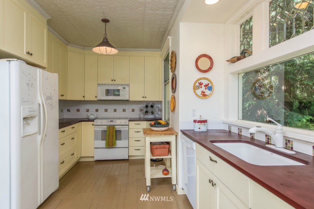 8518 Southwest Ellisport Road Vashon, WA 98070 - Photo 10 of 25