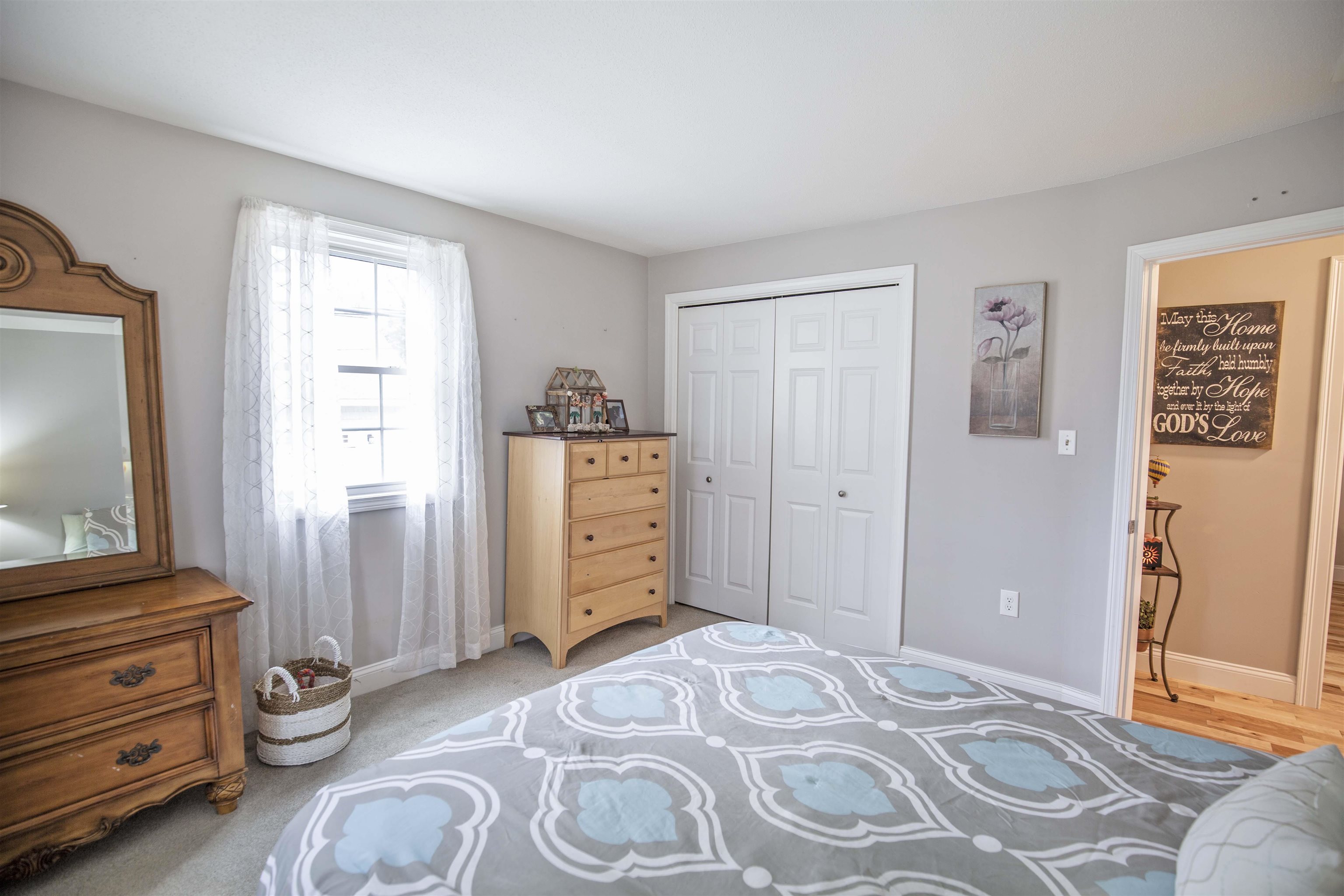 389 Mammoth Road Londonderry, NH 03053 - Photo 12 of 33