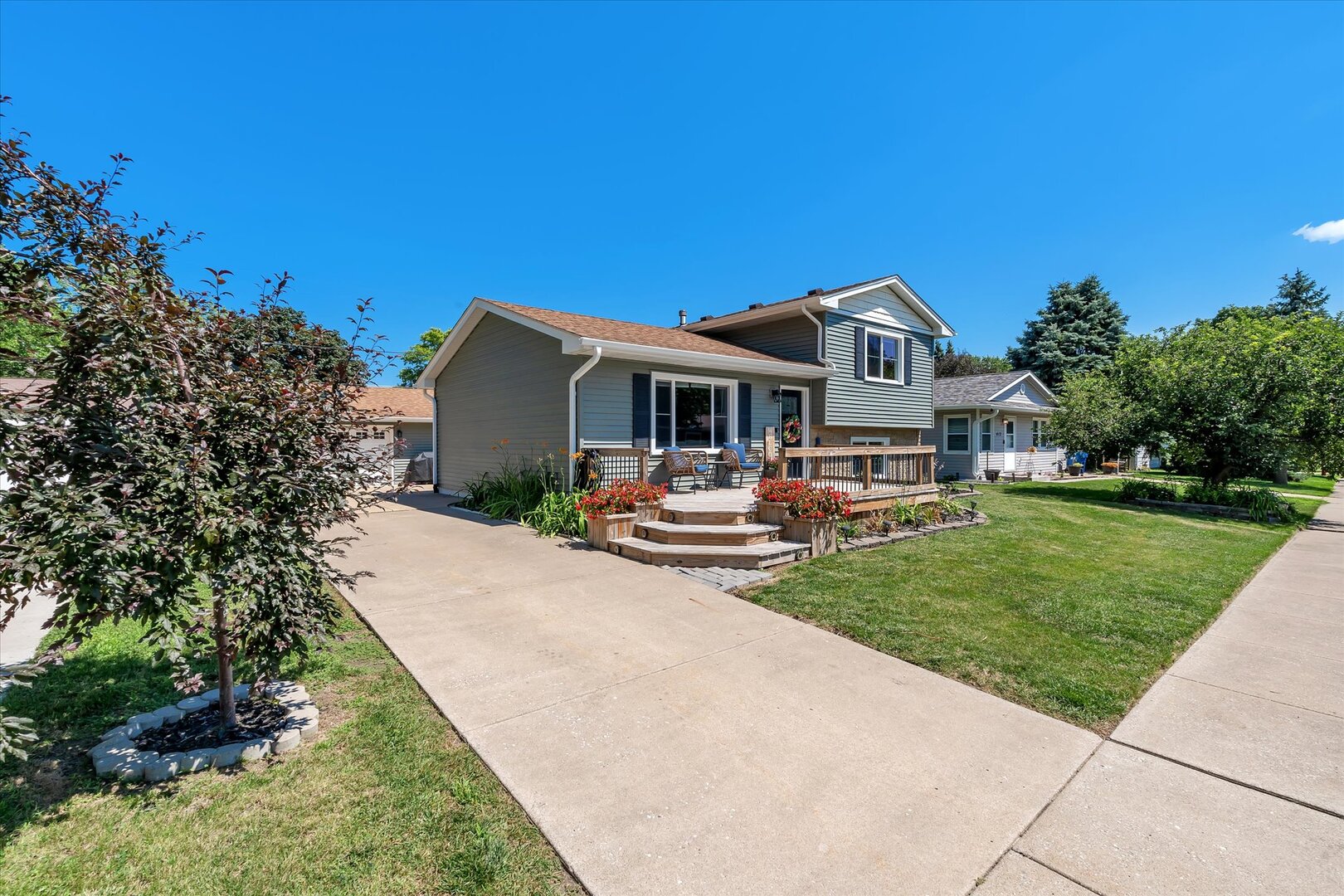 425 North 6th Street Eldridge, IA 52748 - Photo 10 of 42