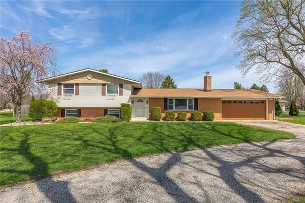 $325,000 | 1026 Trianon Drive, Xenia, OH 45385