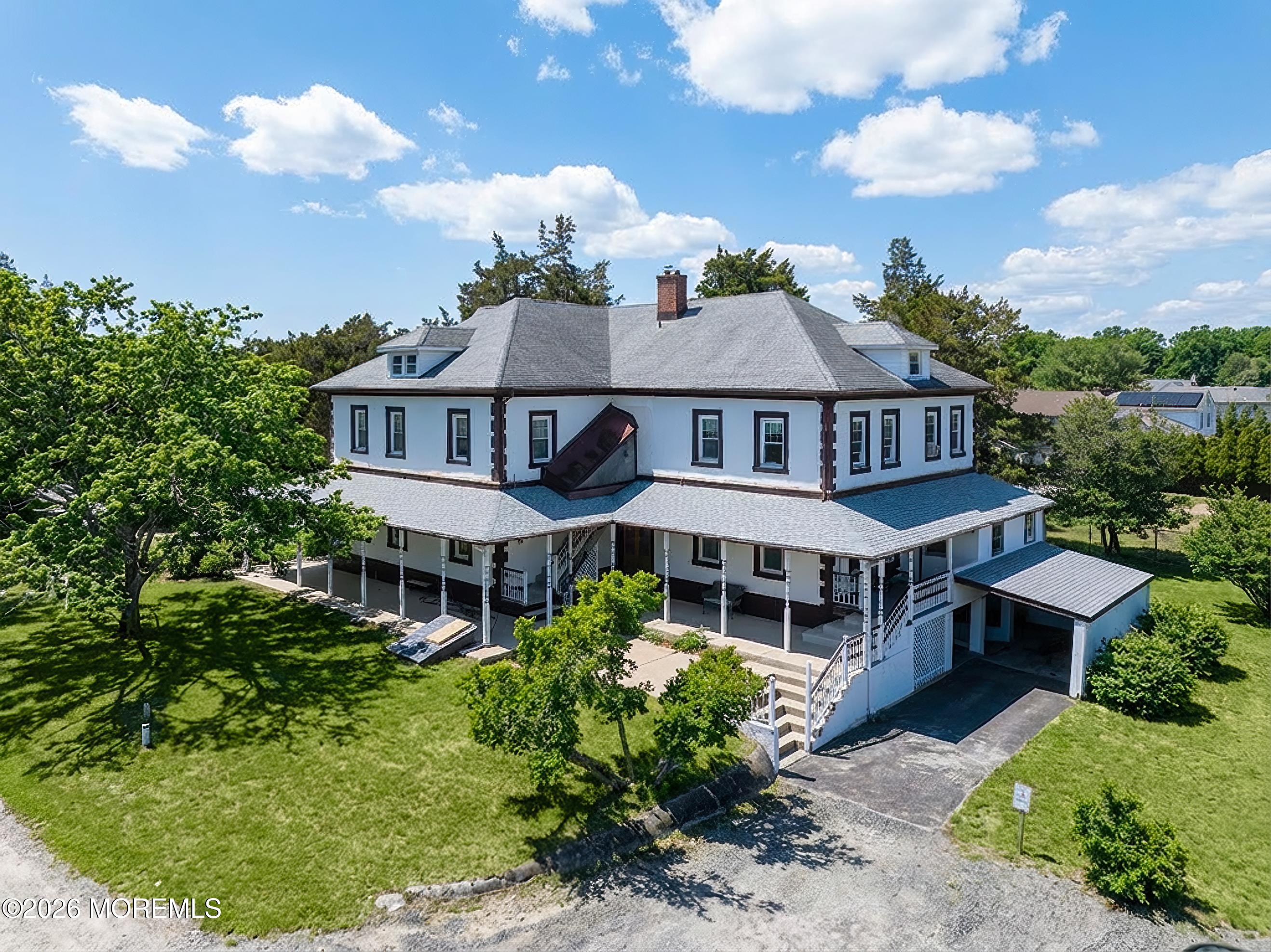 Welcome to 15 Hummingbird Way!