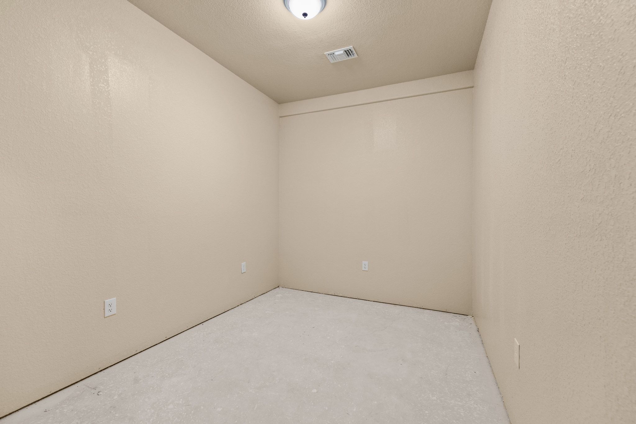 710 County Road 226 Florence, TX 76527 - Photo 10 of 22 a view of room