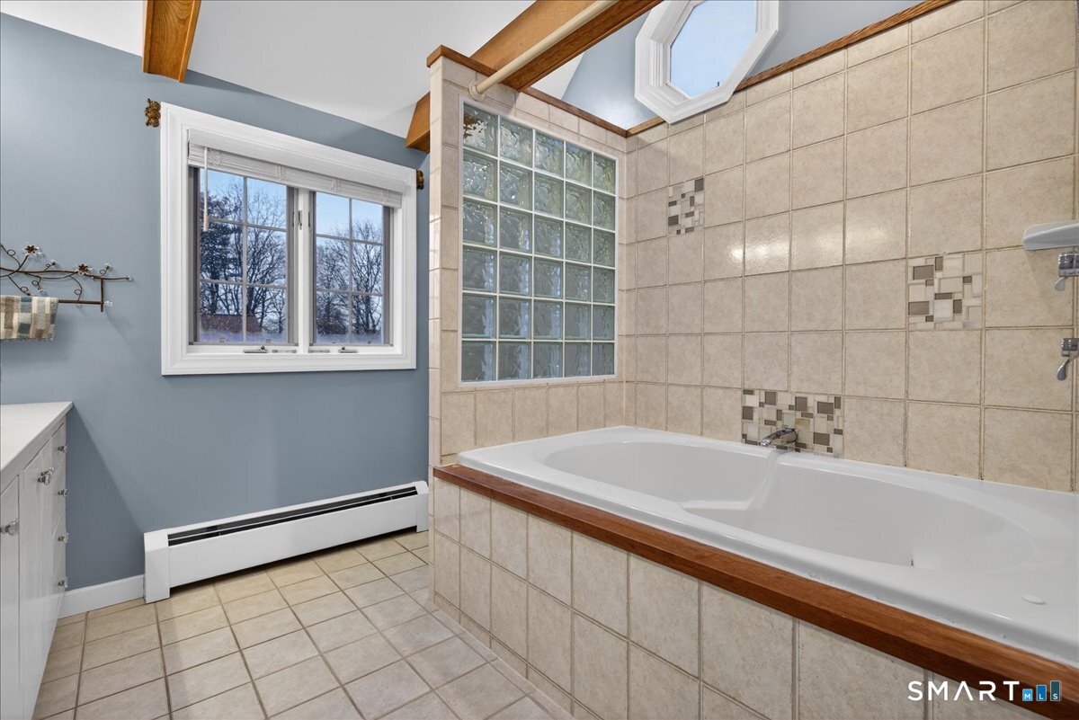 13 West Slope Lane Hamden, CT 06517 - Photo 17 of 32