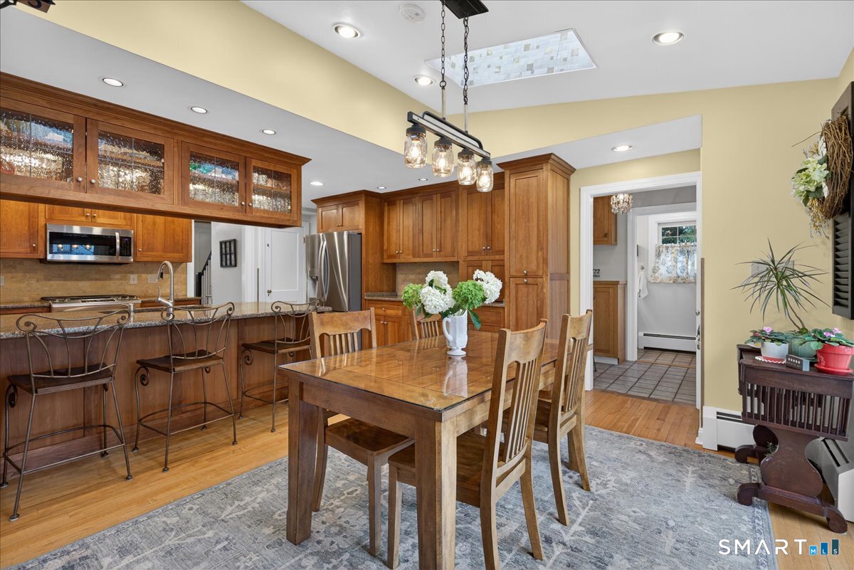 13 West Slope Lane Hamden, CT 06517 - Photo 8 of 32