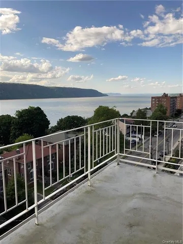 $274,900 | 632 Warburton Avenue, Unit 5E, Yonkers, NY 10701