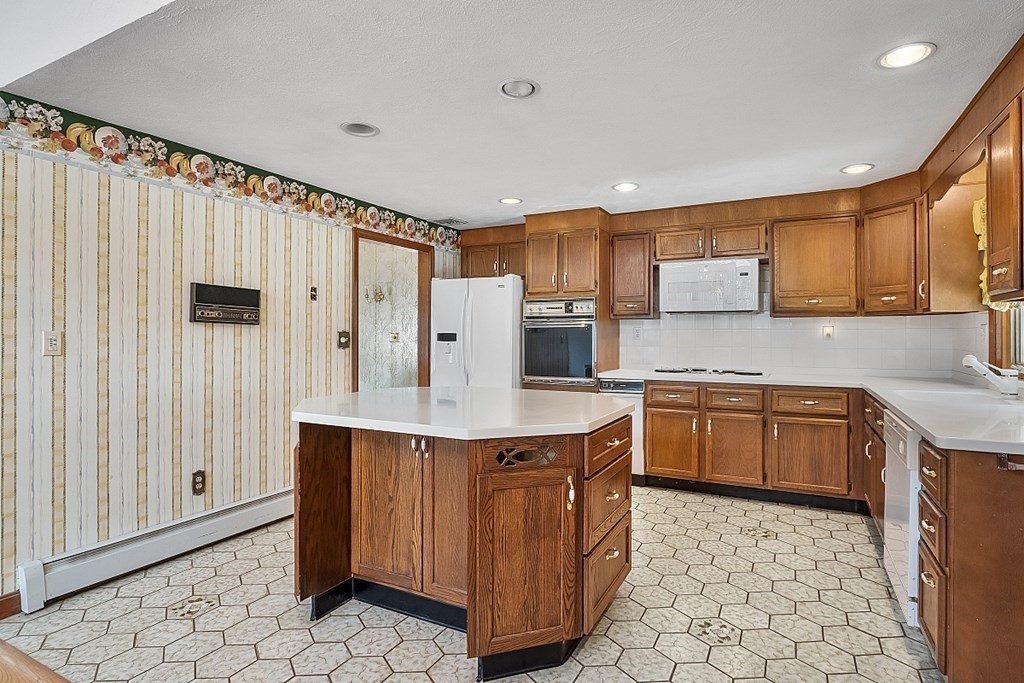 10 Randell Road Saugus, MA 01906 - Photo 11 of 42 Gallery Image 11