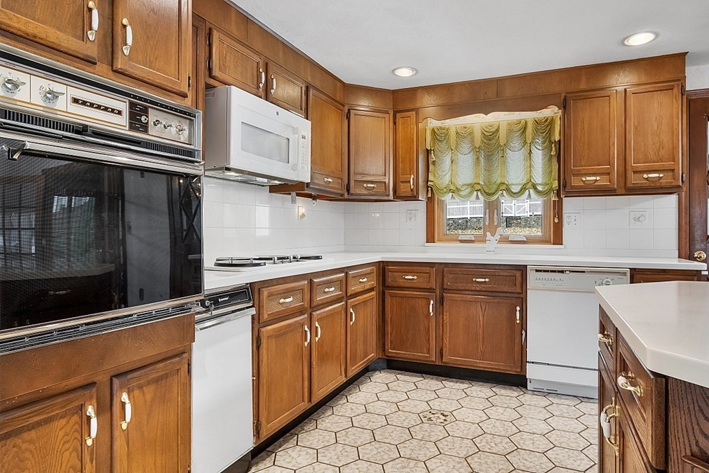 10 Randell Road Saugus, MA 01906 - Photo 12 of 42 Gallery Image 12