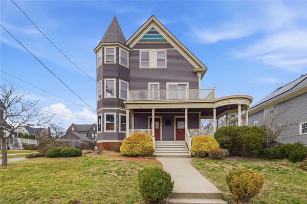 $1,895 | 135 Columbia Avenue, Unit 3, Cranston, RI 02905