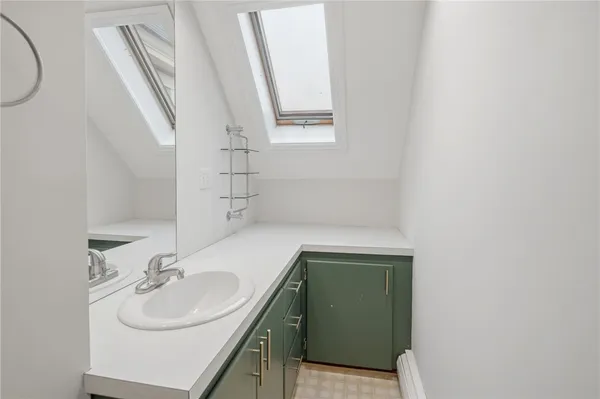 $1,895 | 135 Columbia Avenue, Unit 3, Cranston, RI 02905