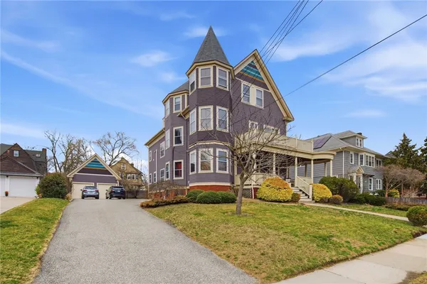 $1,895 | 135 Columbia Avenue, Unit 3, Cranston, RI 02905