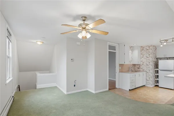 $1,895 | 135 Columbia Avenue, Unit 3, Cranston, RI 02905