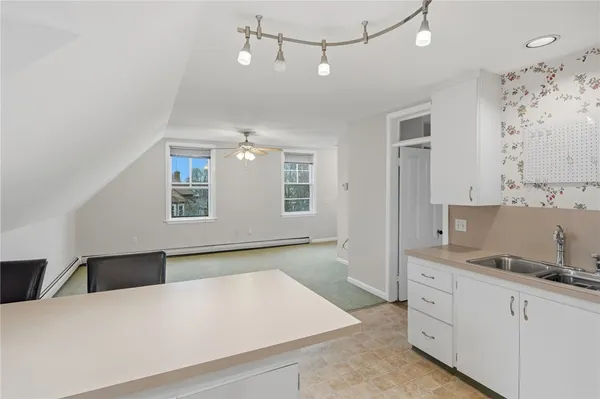 $1,895 | 135 Columbia Avenue, Unit 3, Cranston, RI 02905