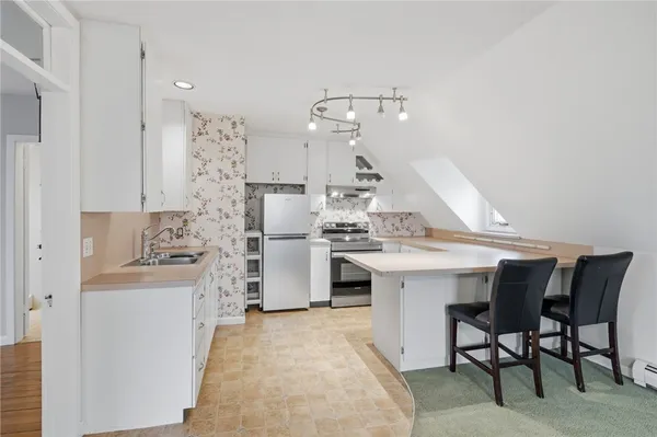 $1,895 | 135 Columbia Avenue, Unit 3, Cranston, RI 02905