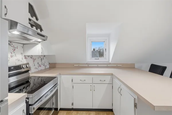 $1,895 | 135 Columbia Avenue, Unit 3, Cranston, RI 02905