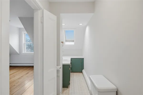 $1,895 | 135 Columbia Avenue, Unit 3, Cranston, RI 02905