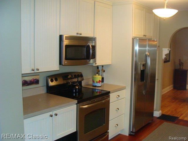 916 Roselawn Drive Rochester, MI 48307 - Photo 6 of 16 916 Roselawn 021