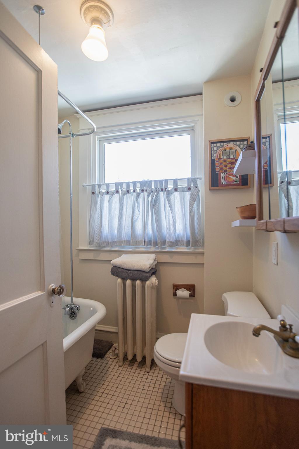 304 Wellesley Road Philadelphia, PA 19119 - Photo 29 of 34 Full bath with tub, 3rd floor