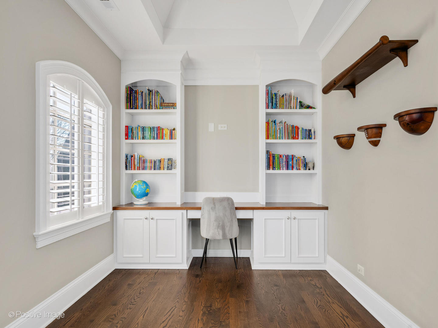 109 East Madison Street Elmhurst, IL 60126 - Photo 35 of 56 a workspace with furniture and window