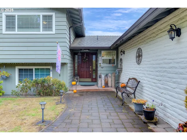 a view of outdoor space yard and patio