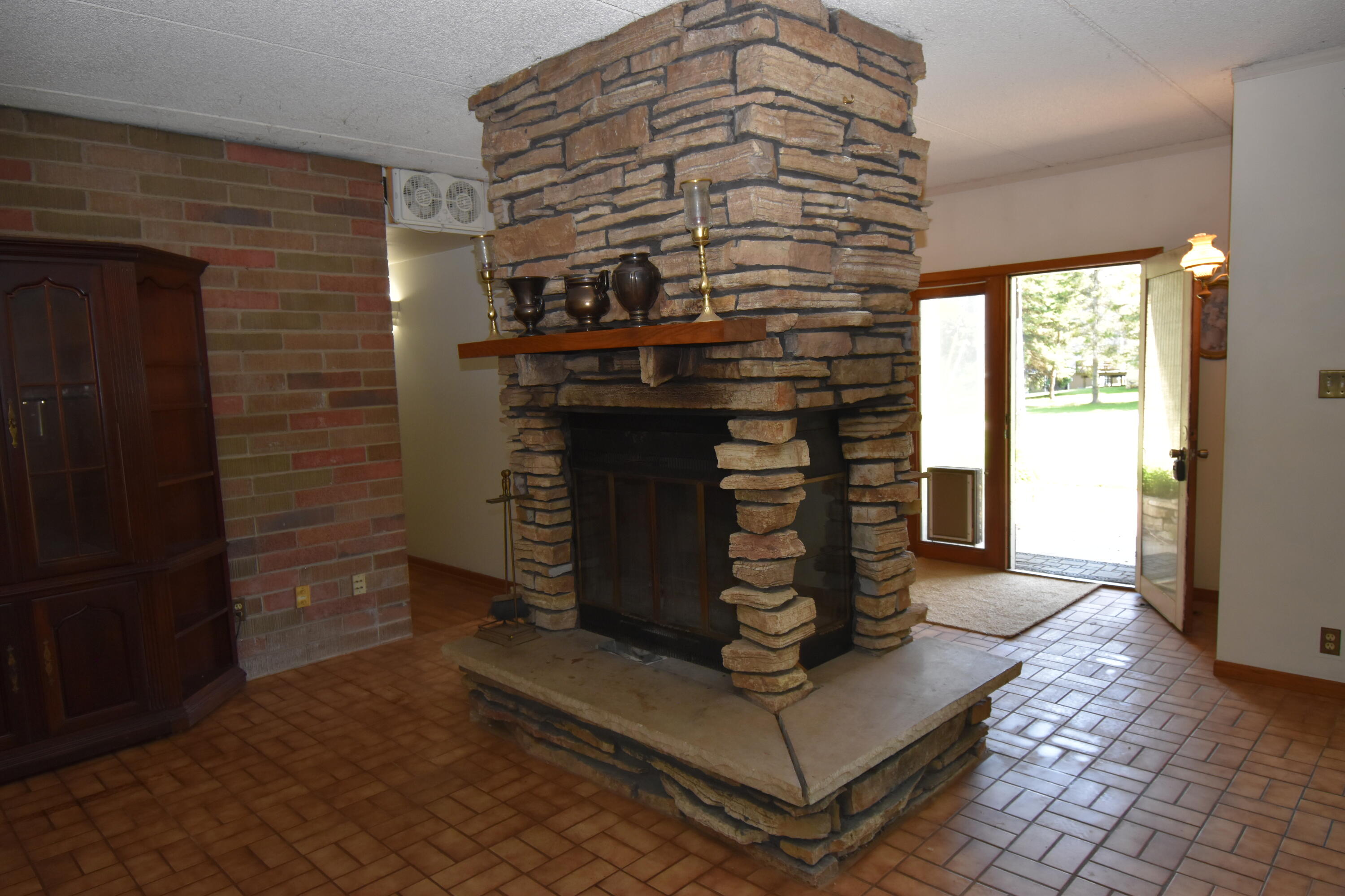 853 West Keil Road New Holstein, WI 53061 - Photo 4 of 26 2 way fireplace