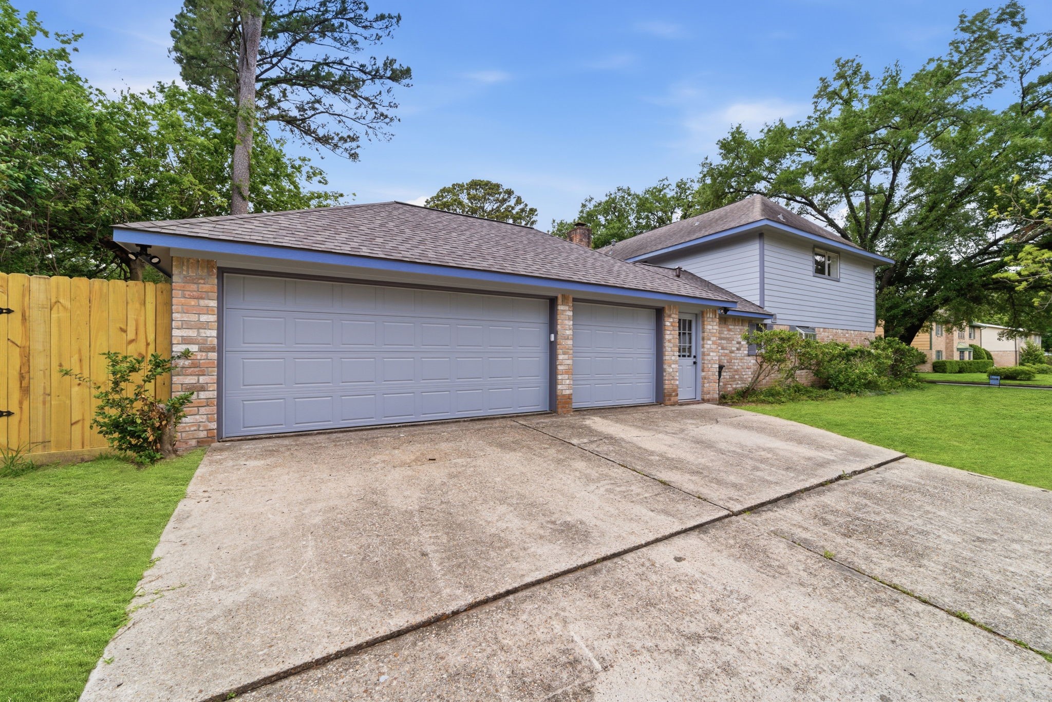 8131 Theisswood Road Spring, TX 77379 - Photo 4 of 31 3 car garage