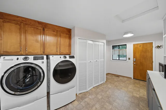 a view of a storage & utility room with washer and dryer