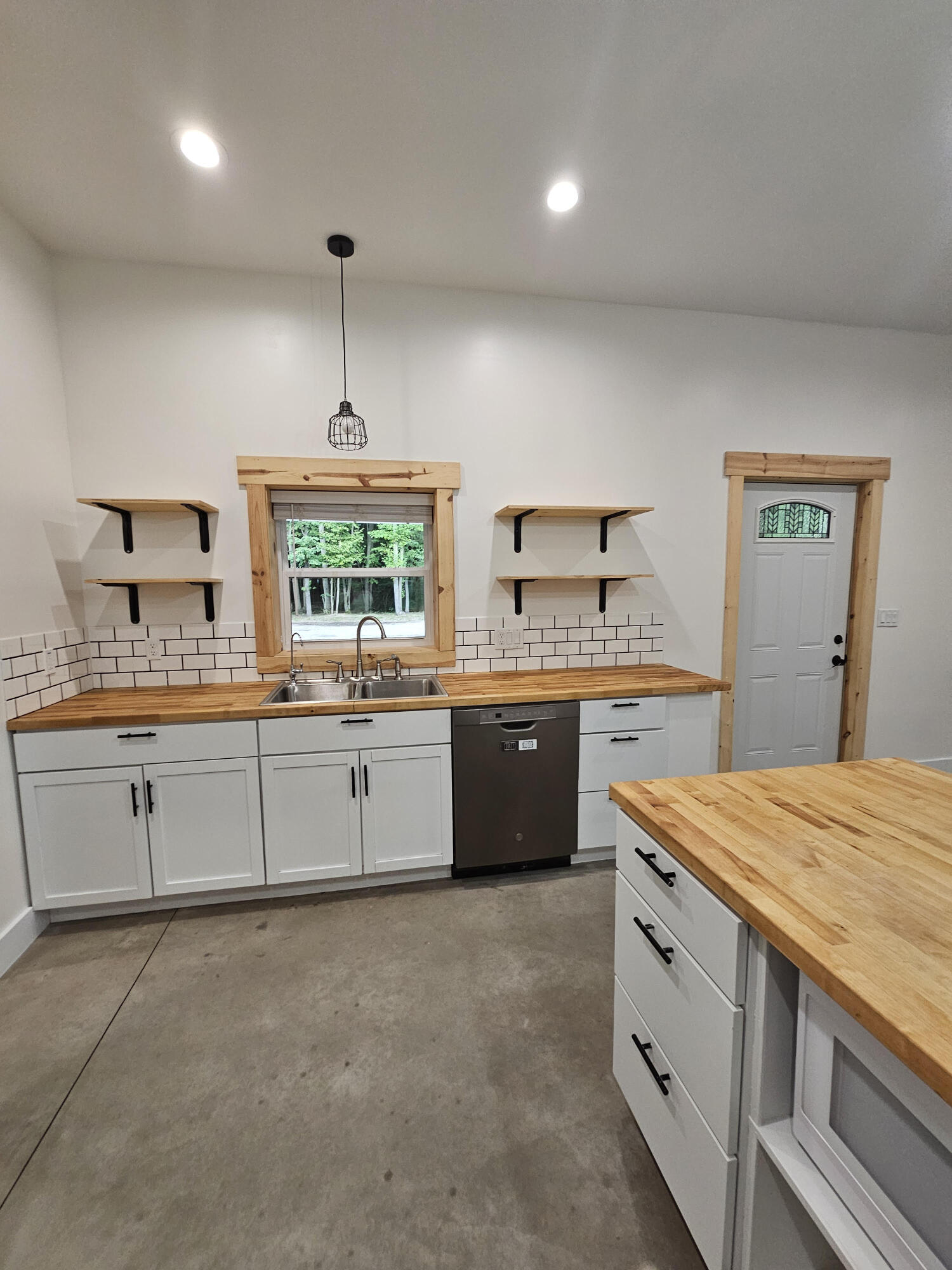 11122 Evergreen Road Gowen, MI 49326 - Photo 34 of 44 dishwasher
