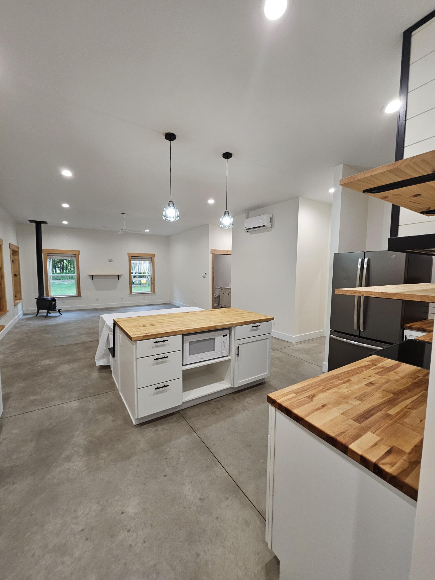 11122 Evergreen Road Gowen, MI 49326 - Photo 7 of 44 center open concept