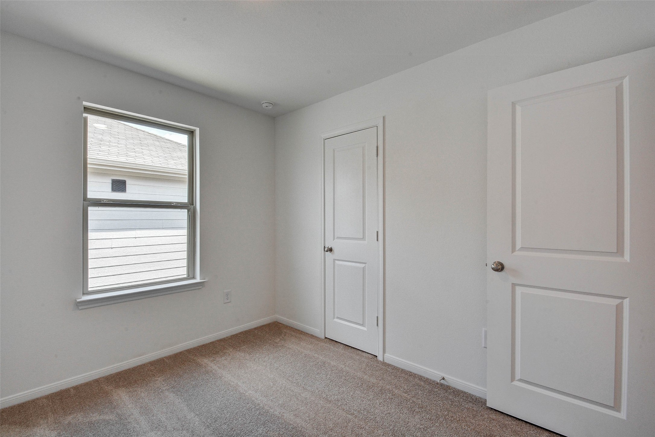 16642 Teak Mantle Road Conroe, TX 77302 - Photo 35 of 35 a view of an empty room with closet and a window