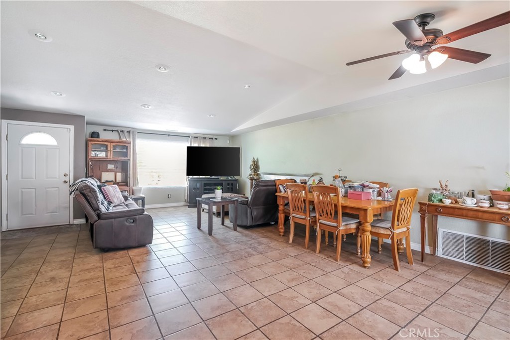 17133 Mesquite Road Apple Valley, CA 92307 - Photo 9 of 36 Gallery Image 9