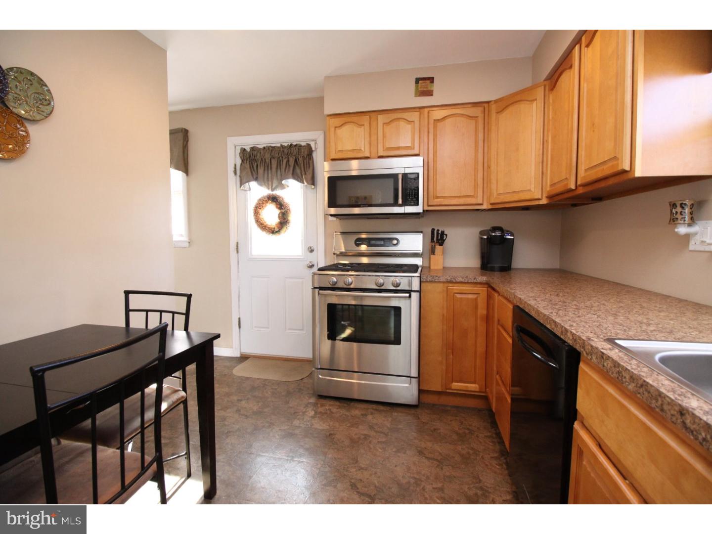 364 Colonial Road Bellmawr, NJ 08031 - Photo 2 of 17 Kitchen