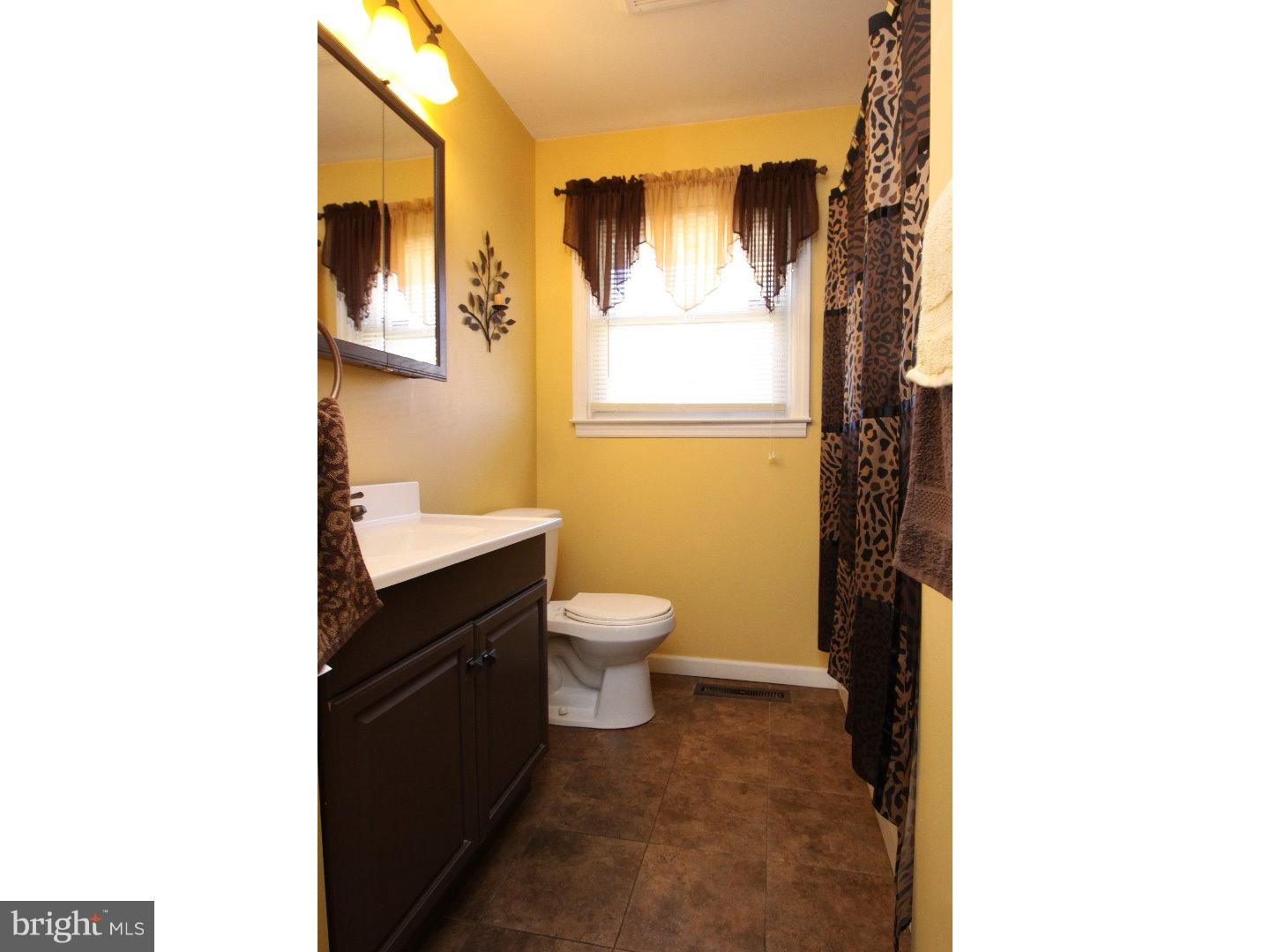 364 Colonial Road Bellmawr, NJ 08031 - Photo 12 of 17