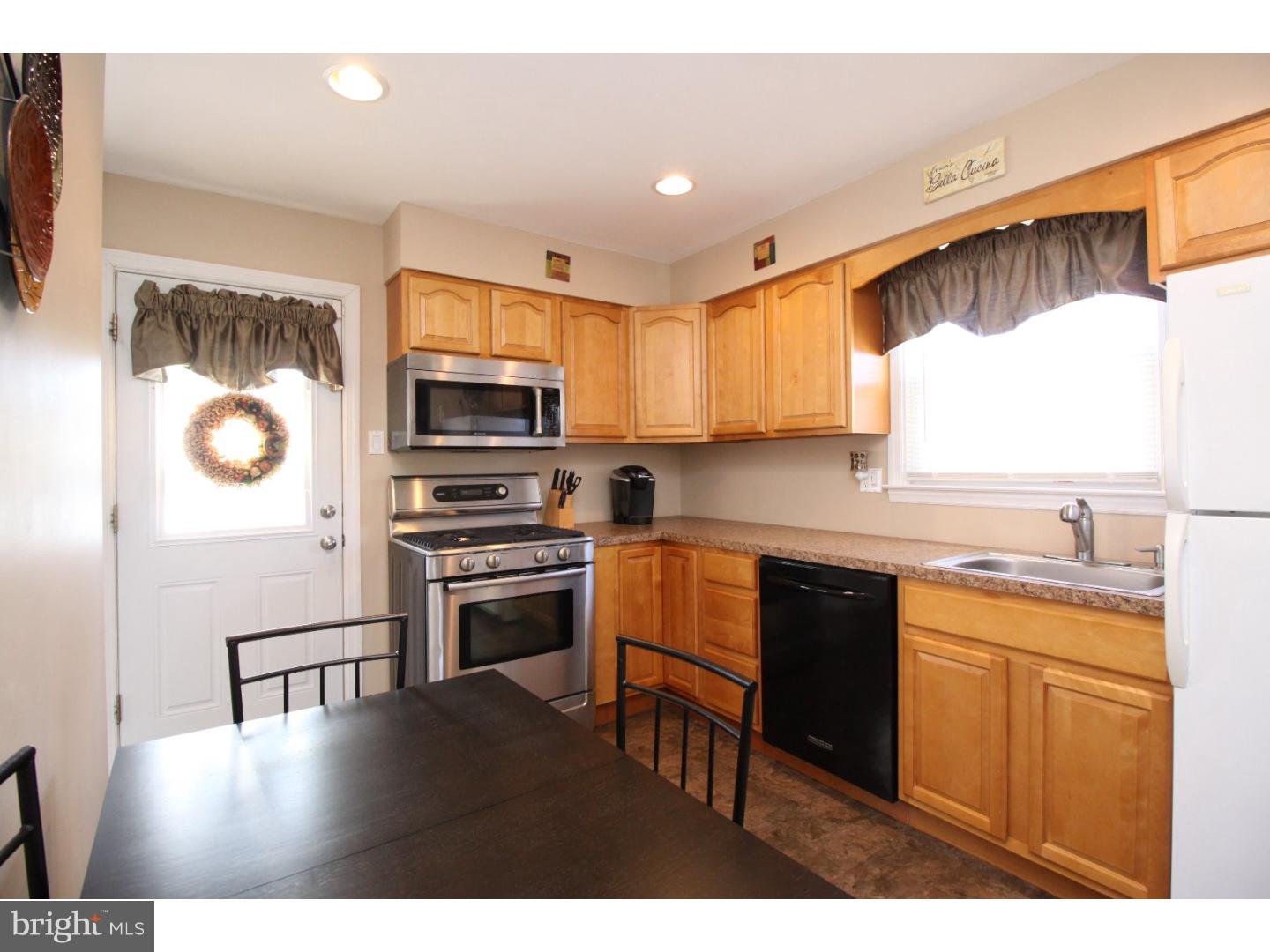 364 Colonial Road Bellmawr, NJ 08031 - Photo 3 of 17