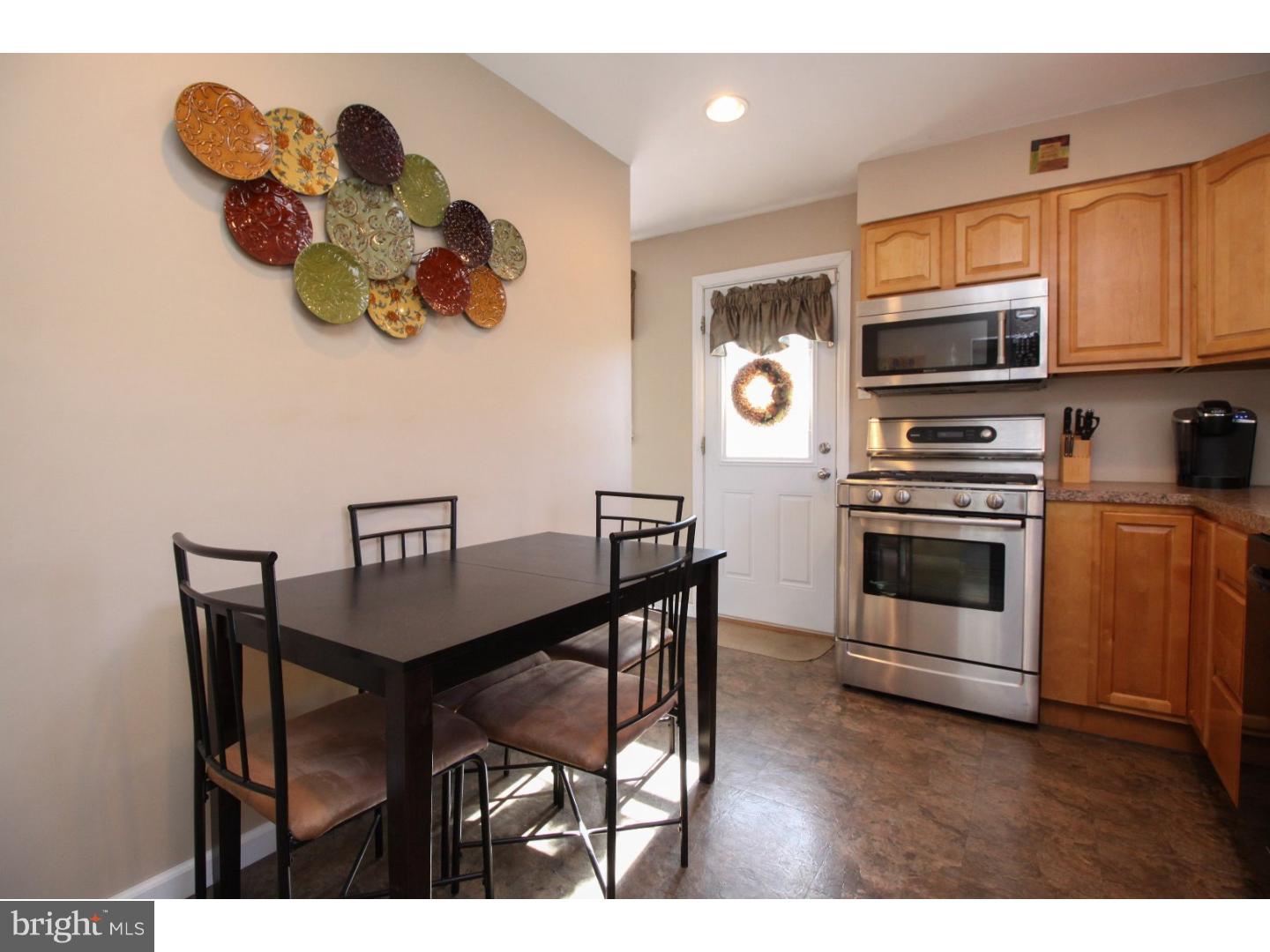364 Colonial Road Bellmawr, NJ 08031 - Photo 4 of 17