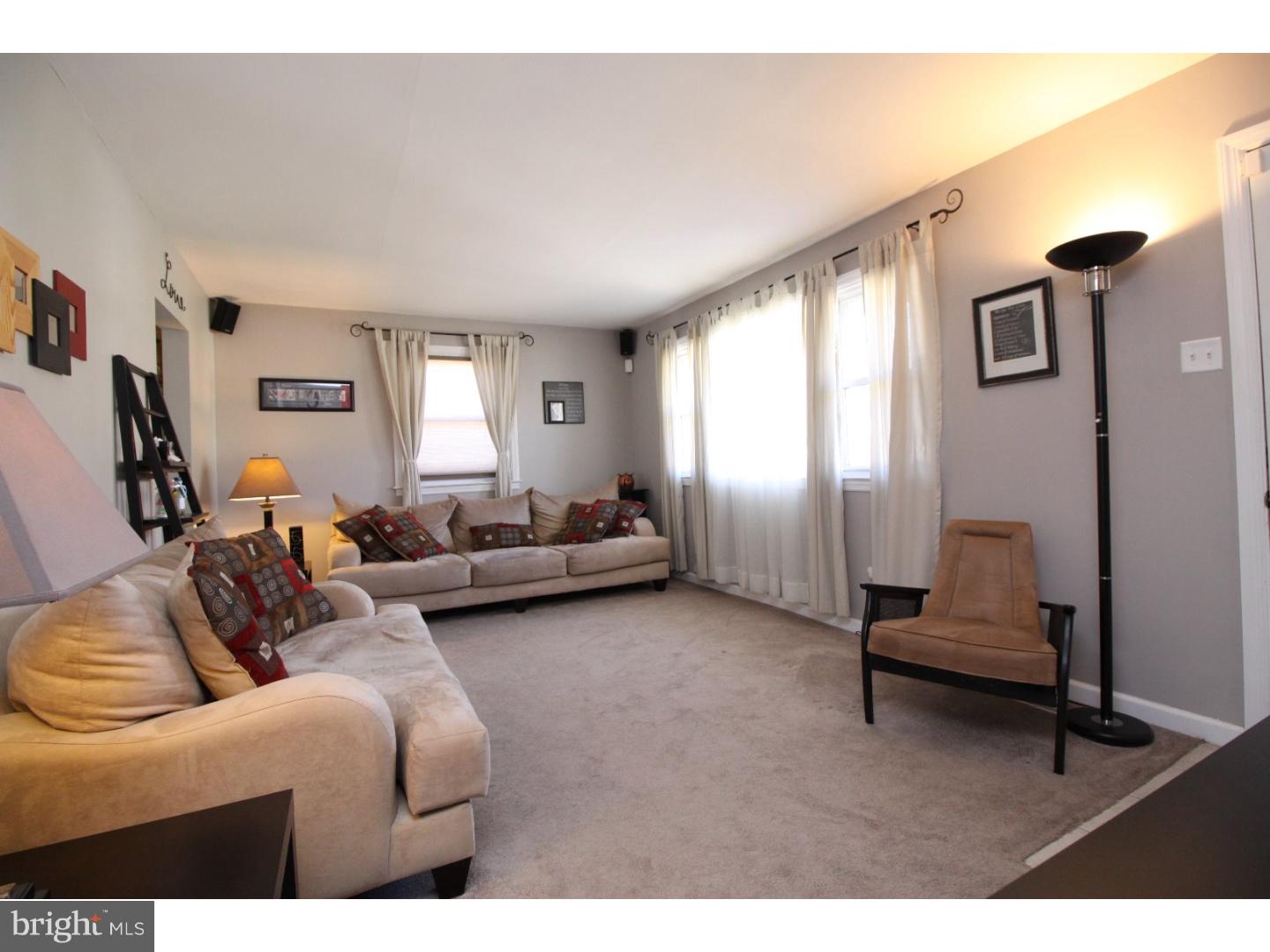 364 Colonial Road Bellmawr, NJ 08031 - Photo 5 of 17 Living Room