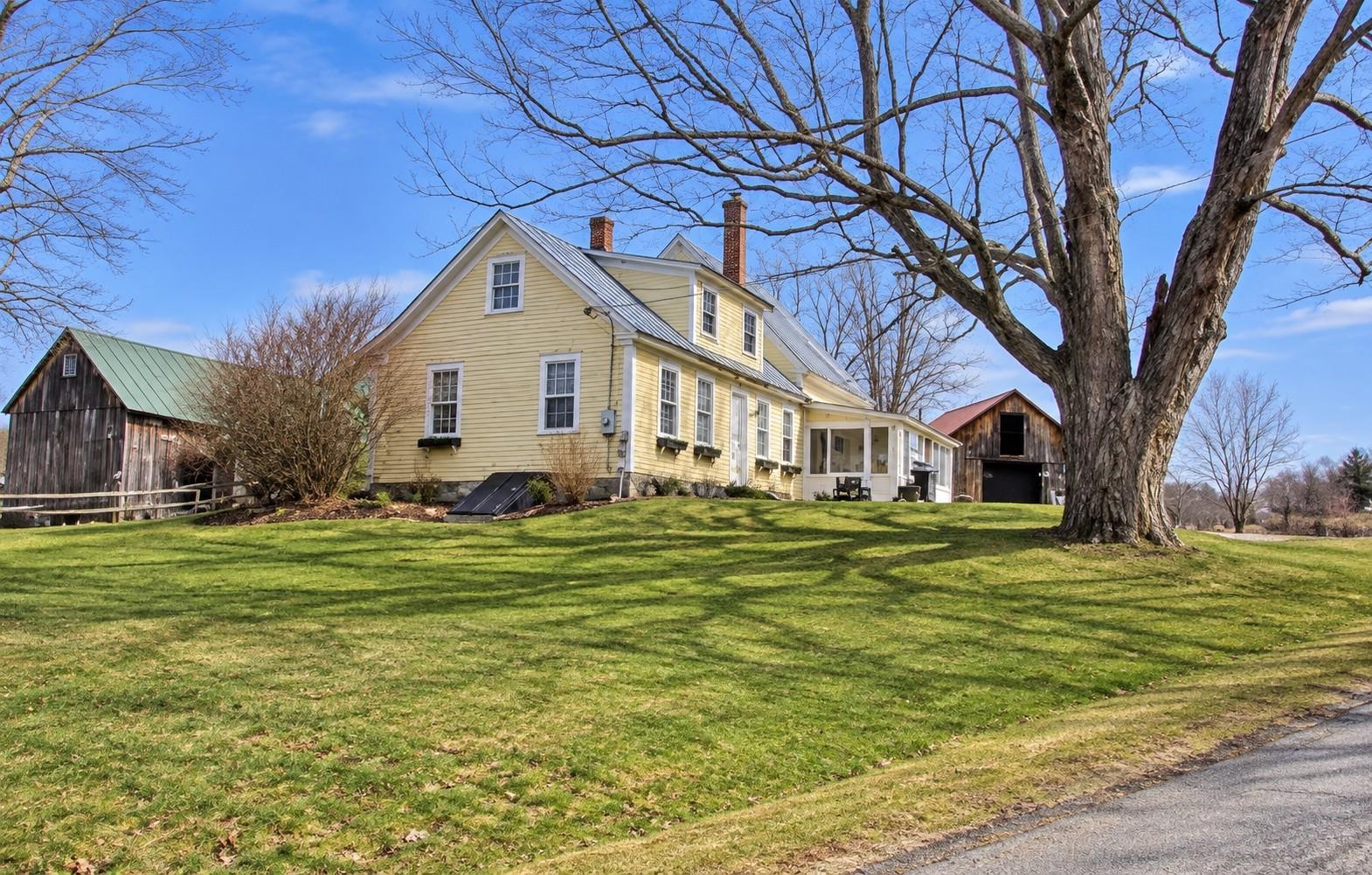 72 Wood Road Hartford, VT 05059 - Photo 3 of 11 Gallery Image 3